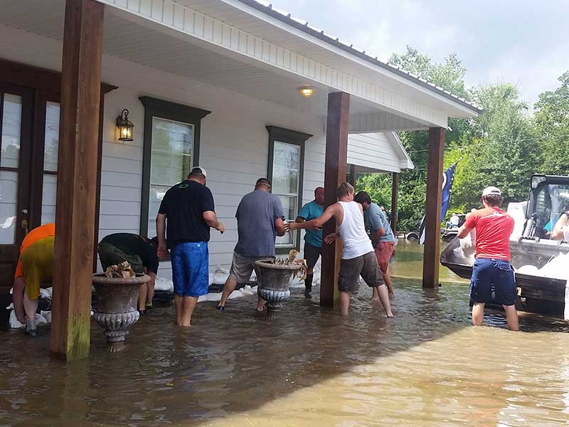 Setting up sandbags to save a house during a flood